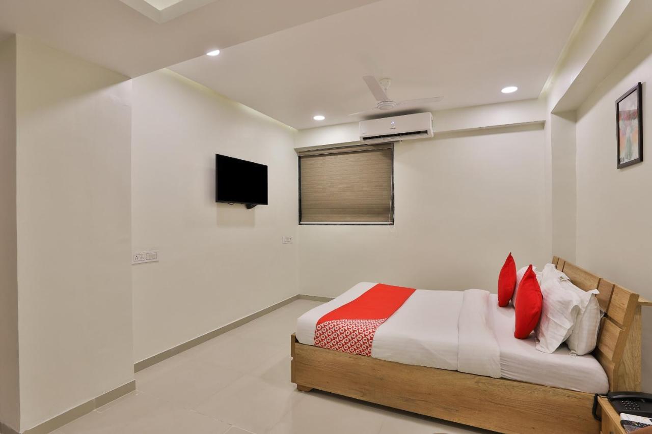 Collection O 12462 Hotel Shiv Inn Gandhinagar Luaran gambar