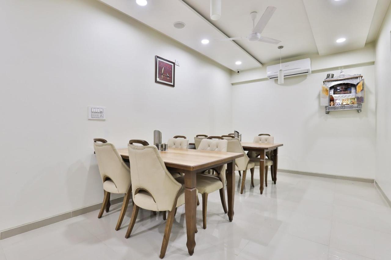 Collection O 12462 Hotel Shiv Inn Gandhinagar Luaran gambar