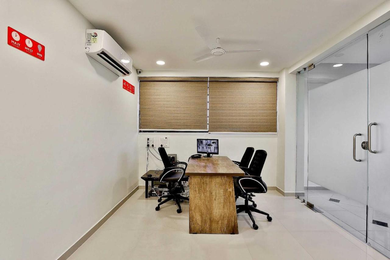 Collection O 12462 Hotel Shiv Inn Gandhinagar Luaran gambar