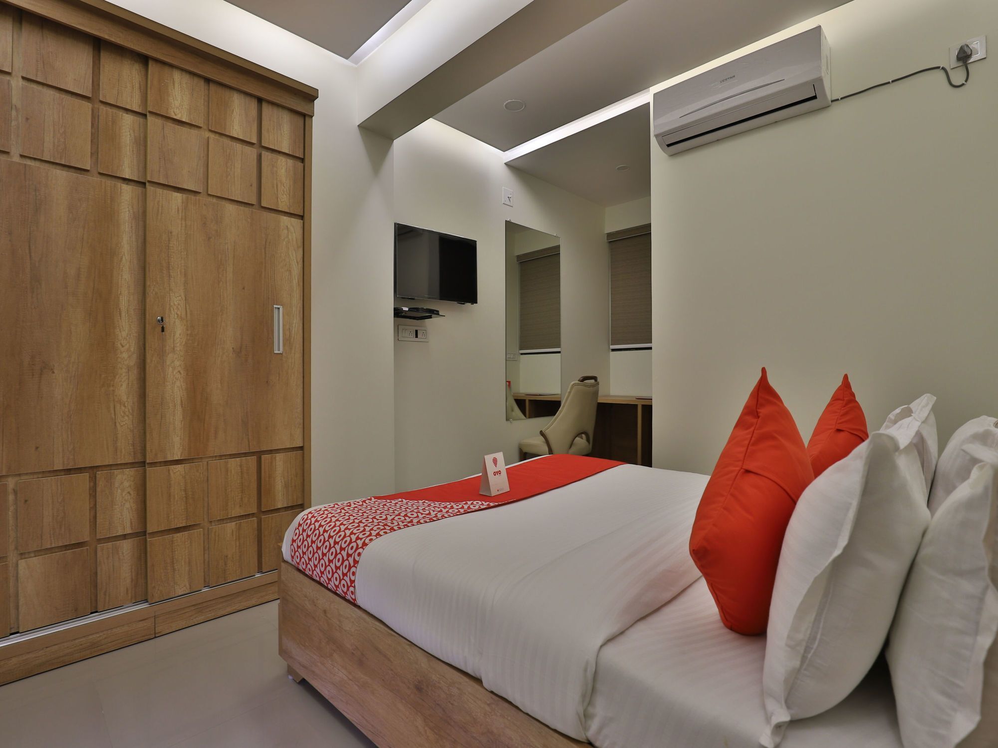 Collection O 12462 Hotel Shiv Inn Gandhinagar Luaran gambar